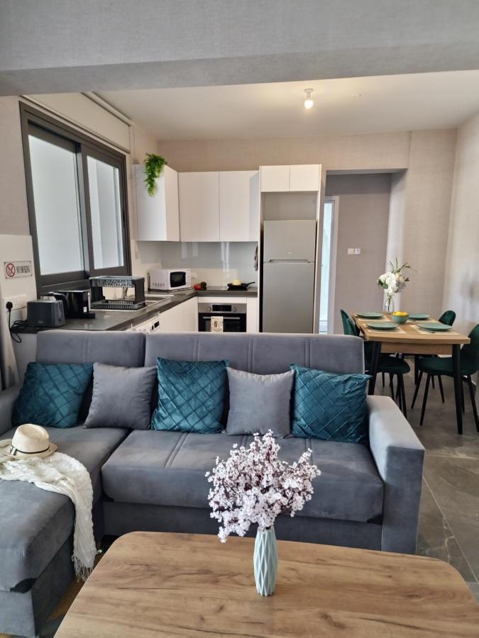 Carisa Deluxe Apartment With Jacuzzi Larnaca Luaran gambar