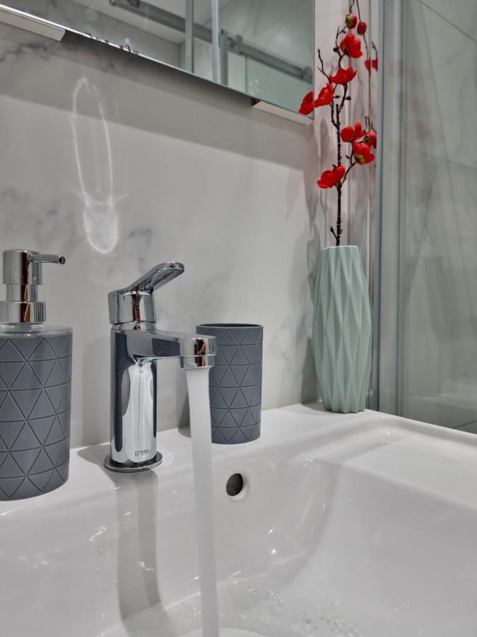 Carisa Deluxe Apartment With Jacuzzi Larnaca Luaran gambar