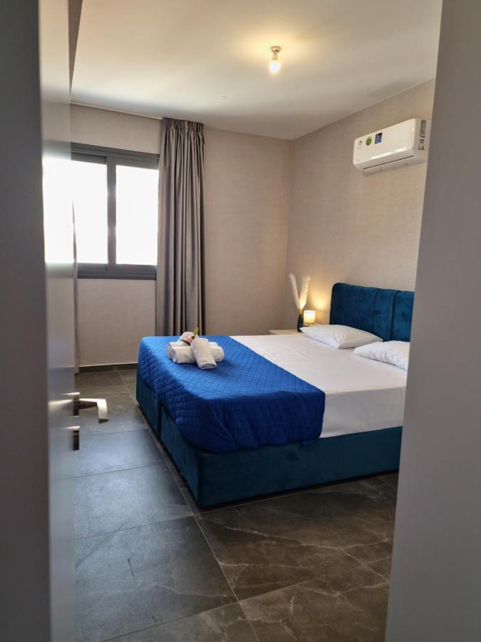 Carisa Deluxe Apartment With Jacuzzi Larnaca Luaran gambar