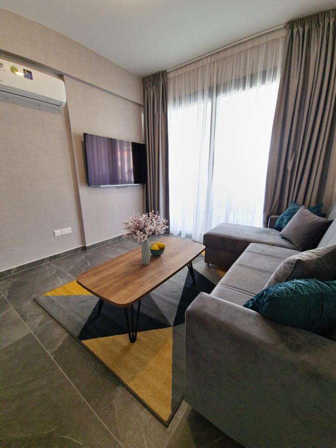 Carisa Deluxe Apartment With Jacuzzi Larnaca Luaran gambar