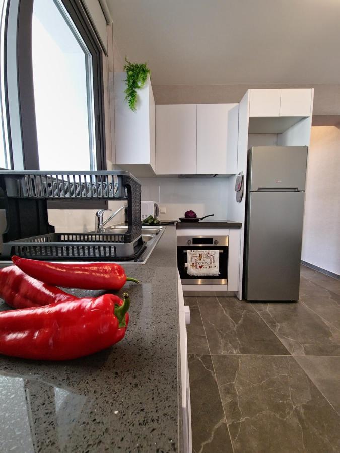 Carisa Deluxe Apartment With Jacuzzi Larnaca Luaran gambar