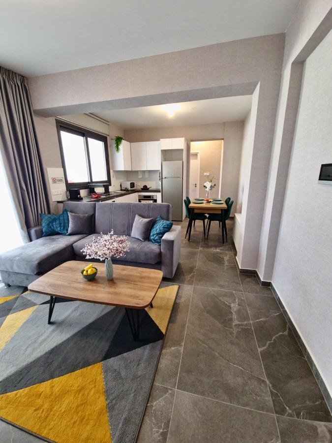 Carisa Deluxe Apartment With Jacuzzi Larnaca Luaran gambar