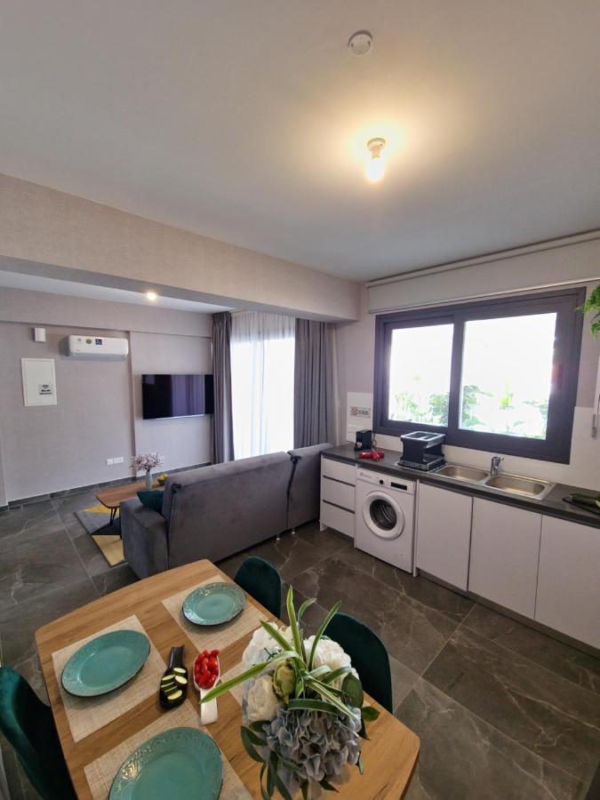 Carisa Deluxe Apartment With Jacuzzi Larnaca Luaran gambar