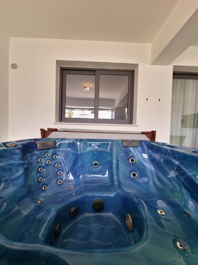 Carisa Deluxe Apartment With Jacuzzi Larnaca Luaran gambar