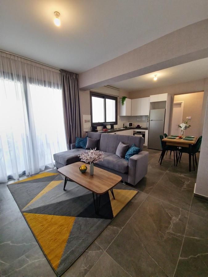 Carisa Deluxe Apartment With Jacuzzi Larnaca Luaran gambar